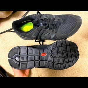 Nike women’s tennis shoes